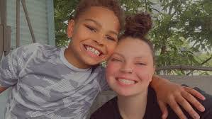 Bailey Abbott's Instagram, Twitter & Facebook