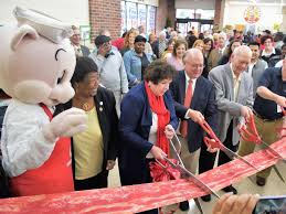 The eclectic alabama piggly wiggly! Piggly Wiggly Welcomed By Crowd To Bamberg Residents Urged To Support Store Local Thetandd Com