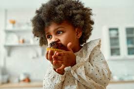 59 mil resultados de imágenes, fotos de stock e ilustraciones libres de  regalías para Chocolate cake for kids