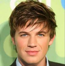 Saat ini memang sudah banyak sekali gaya atau model rambut pria dan sebagian besar dipopulerkan oleh para public figure yang terlihat begitu. 39 Potongan Rambut Pria Sesuai Bentuk Wajah Terbaru