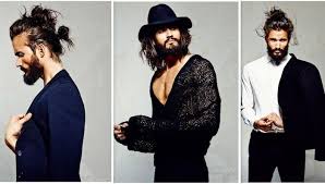 frisuren fur lange haare manner outfits 2018 schwarzer anzug in kombination mit weissem hemd langhaarfrisuren haar styling lange haare