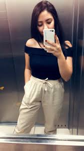 Look Calça Jeans Com Elastico Na Perna Calca Estilo Jogger Em Linho Com Elastico Na Cintura E Nos Tornozelos E Bolso Com Detalhe Quadrado Calca Calca Jogger Calca Looks Ideias Fashion Feminino