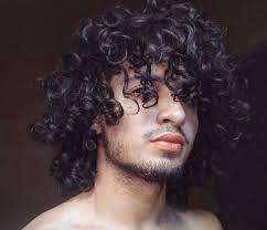 Cette version se porte merveilleusement avec un . 1001 Idees Cheveux Boucles Homme Notre Grain De Sel En Tuto