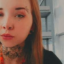 Beatriz Carlson's Instagram, Twitter & Facebook