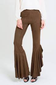 Calça De Couro Boca De Sino Calca Flare Com Modelagem Justa Ao Corpo E Barrado De Boca Larga Tipo Sino Confeccionada Em Tecido Suede E Confortavel E Roupas Moda Acessivel Ideias Fashion
