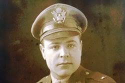 Crowd braves drizzle to honor those who served