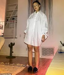 Erica has documented her weight loss journey online. Doja Cat Shows Her Creative Flair With Elaborate Eye Make Up As She Dons An Oversized White Shirt Tech Readsector