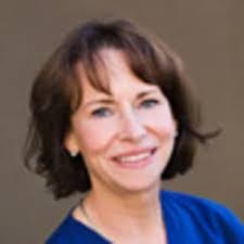 Sara Thomson's Instagram, Twitter & Facebook