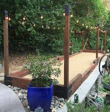 Amenager Un Terrain De Petanque Sur Son Terrain Terrain Petanque Decoration Jardin Exterieur Amenagement Jardin