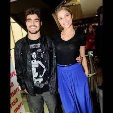 Grazi massafera pegando caio castro. Grazi E Caio Castro Curtem Juntos O Rock In Rio Veja Video