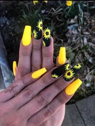 Uñas acrílicas 30 diseños sencillos para decorarlas paso a paso. Unas Amarillas Con Negro Tumblr Unas Acrilicas