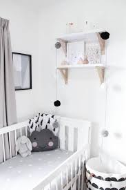 Noir Et Blanc S Invitent Dans La Chambre D Enfant Joli Tipi Deco Chambre Bebe Deco Chambre Bebe Garcon Chambre Bebe Grise Et Blanche