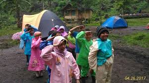 Ide membangun sekolah alam adalah agar bisa membuat sekolah dengan kualitas sangat tinggi tetapi dengan harga. Sekolah Malam Seru Bersama Sd 1 2 Sekolah Alam Gaharu Facebook