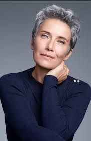 Une coupe de cheveux courts femme 50 ans à obligatoirement considérer. Idees De Coupe Cheveux Courts Femme 50 Ans Pour Paraitre Plus Jeune