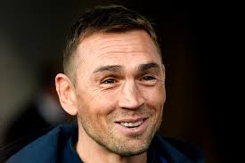 Guest of honour rob burrow celebrated with his family from home as leeds clinched their dramatic coral challenge cup final victory over salford. Kevin Sinfield Smashes 1m Mark With Marathon Challenge In Support Of Rob Burrow And Mnd Association Evening Standard