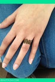 Henna Tatoo Ring On The Ring Finger Finger Henna Ring Tattoo Designs Ring Finger Tattoos