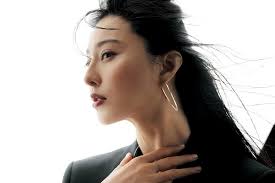 Phạm Băng Băng lần đầu khoe vẻ gợi cảm trên tạp chí Nhật Bản