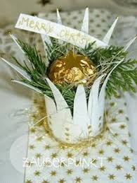 Festive Table Decoration An Upcycling Diy Idea From A Toilet Paper Roll Decoration Festive Basteln Weihnachten Tischdekoration Weihnachten Weihnachtsbasteln