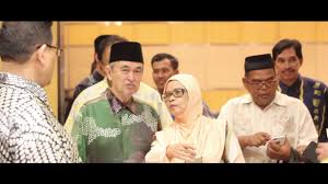 After receiving a bachelor of arts in islamic studies from the university of malaya in 1964, he joined the civil service as assistant secretary in the department of civil service. Montage Video Sahabat Tun Abdullah Ahmad Badawi Youtube