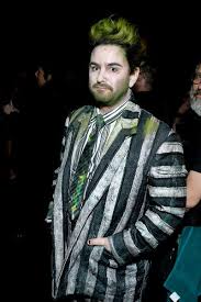 Beetlejuice is a musical with music and lyrics by eddie perfect and book by scott brown and anthony king.it is based on the 1988 film of the same name.the which beetlejuice the musical character are you? Pin By Shellbee On Cosplay Refrences Beetlejuice Beetlejuice Costume Alex Brightman