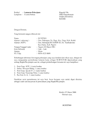 Dokumen seperti surat lamaran atau cover letter adalah hal yang paling pertama dilihat oleh hrd jika kamu seorang lulusan baru, kamu bisa menggunakan contoh surat seperti ini untuk melamar pekerjaan pertamamu dalam bahasa inggris Contoh Surat Lamaran Kerja Yang Baik Riwayat Hidup Surat Kerja