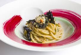 Massimiliano Alajmo Spaghetti Aglio Olio E Peperoncino Ostriche E Kale Rosso Quadri Ristorante Venezia Cibo Etnico Cibo E Idee Alimentari