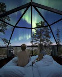 In lappland ist lichtverschmutzung kein thema, und im durchschnitt kann man hier 200 von diesen faszinierenden leuchterscheinungen jedes jahres bewundern. Glas Iglu Hotel Glasiglu Polarlichter Finnland
