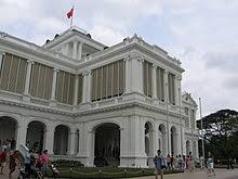 Sekarang lewat trotoar depan istana aja kaga boleh (kalo yg. Istana Singapur Wikipedia