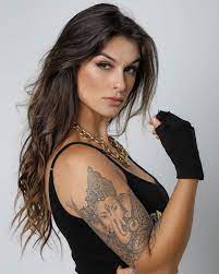 Bárbara Labres surge deslumbrante na web e recebe elogios 