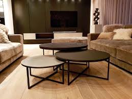 Mix And Match Mal Anders Hier Eine Schicke Couchtisch Kombination Aus Holz Beton Stahl Und Valchromat Trot Couchtische Wohnzimmer Gestalten Couchtisch Rund