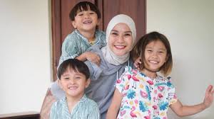 She is the wife of movie director hanung bramantyo and the oldest sister of an. Zaskia Adya Mecca Sends Best Regards To Working Mothers Makes Tears Clean