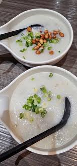 Visited Happy Day Café at 3312 Kingsway, Vancouver, for a lovely breakfast.  I appreciate that they open as early as 8 AM