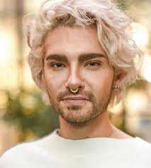 Alle bilder stardoppelgänger wenn promis heimliche. Omg Tokio Hotel Bill Kaulitz Tragt Jetzt Pinke Haare Bill Kaulitz Pinke Haare Asthetische Bilder