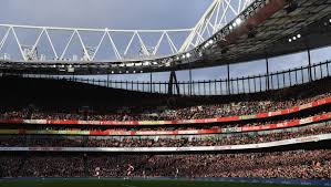 A stadion 60 355 ülőhelyes, ami a második legnagyobb premier league stadionná teszi az old trafford után, és a harmadik legnagyobbá az összes londoni közül a wembley és a twickenham után. Arsenal Confirm Plans To Alter Stadium Size Back To Original 60k Capacity German Site