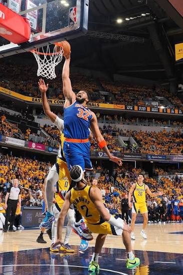 KAT with the POSTER! Catch the action LIVE & FREE IN INDIA on YouTube/NBA  😱 📹: Knicks Head to our stories/link in bio to stream the Knicks face the  Pacers in Game