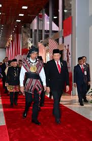 FOTO] Berbusana Adat Tanimbar, Presiden Jokowi Sampaikan Pidato di Gedung  Nusantara