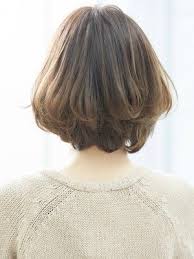 王道の ひし形 スタイルでみせる大人エレガントボブ ヘアスタイル ボブ ボブパーマ ショートカット 40代