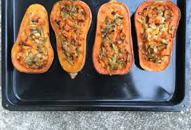 Calabaza verde imágenes y fotos de stock. Receta De Calabaza Rellena De Verduras Soy Como Como