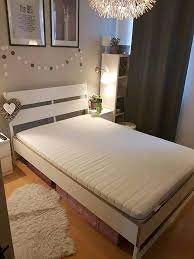 The design works well with many different styles, from modern to traditional. Trysil Bett 1 Nachtschr Mit Lattenrost Ohne Matratze 140 Auf 200 In Bayern Regensburg Home Decor Apartment Style Home Decor Bedroom