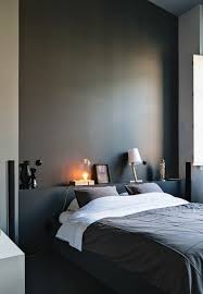 Nos Astuces En Photos Pour Peindre Une Piece En Deux Couleurs Archzine Fr Murs Gris Fonce Mur Gris Deco Chambre