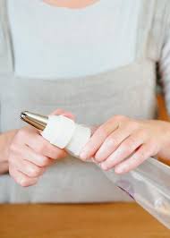 How To Use A Piping Bag Recipe Piping Tips Piping Bag Piping