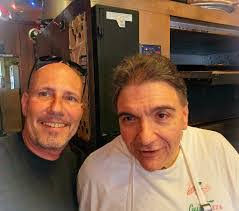 Harry Mertins's Instagram, Twitter & Facebook