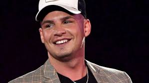 Sie hat die haare (wieder) schön: Pietro Lombardi Als Kleiner Junge Susses Kinderfoto Mit Lockenkopf