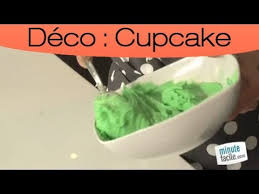 Faire Une Coloration De La Creme Au Beurre Pour Cupcake Youtube