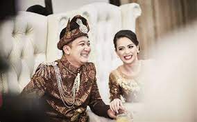 Amelia thripura henderson (born october 20, 1995), better known as amelia henderson is a malaysian actress, model and television presenter. Tunku Harunnarasheed Putra Bercerai