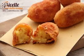 Le crocchette di patate, dal cuore morbido di purè, e dall'esterno croccante, sono facilissime da preparare seguendo la nostra ricetta. Crocchette Di Patate Ricette Della Nonna
