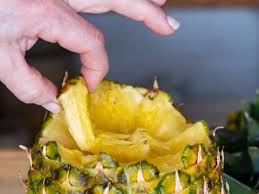 Discover how to select and cut a fresh pineapple and the many ways to use it in food and drinks. How To Pull Apart A Pineapple Easy Peeler Viral Video Food Hack Trick Tested