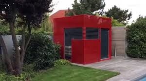 Eigenheimbesitzer, mit einem kleinen fleckchen grün, nutzen die praktische stellgelegenheit für die gerätschaften. Gartenhaus Glas Cube Gardomo Youtube