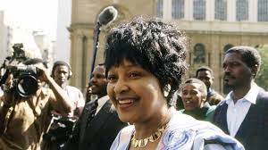 Moving from a remote tribal village to the sprawling metropolis of johannesburg, south africa, a proud young winnie (hudson) soon found love with a rising political. Winnie 3sat Programm Ard De