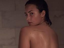 Demi Lovato, desnuda y sin retoques 